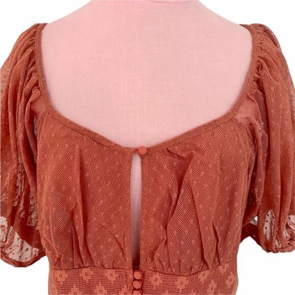 Free People Heartstrings Lace Crop Top With Puff Sleeve in Rose Size Large NWT - Picture 5 of 11
